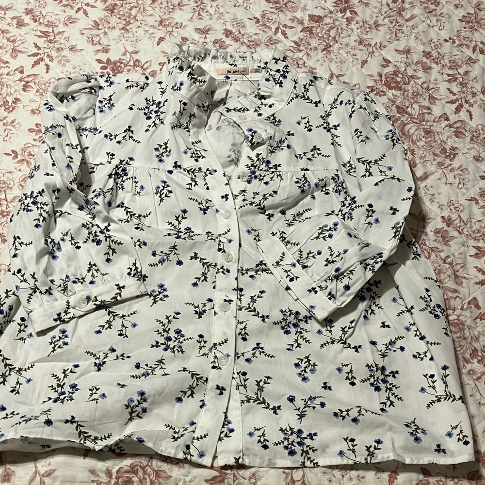 Francesca's Collections White and Blue Floral Shirt